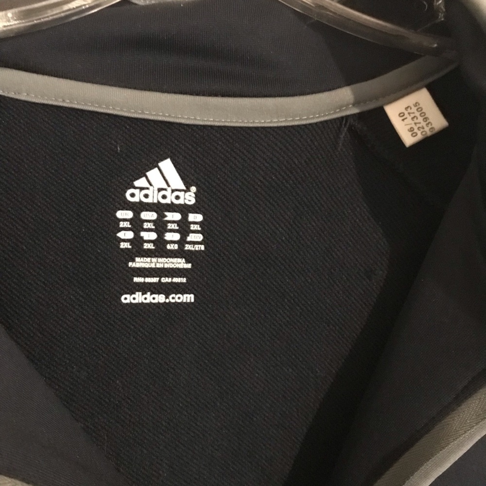 Selling as a pair of 2 sweatshirts. Black & gray!